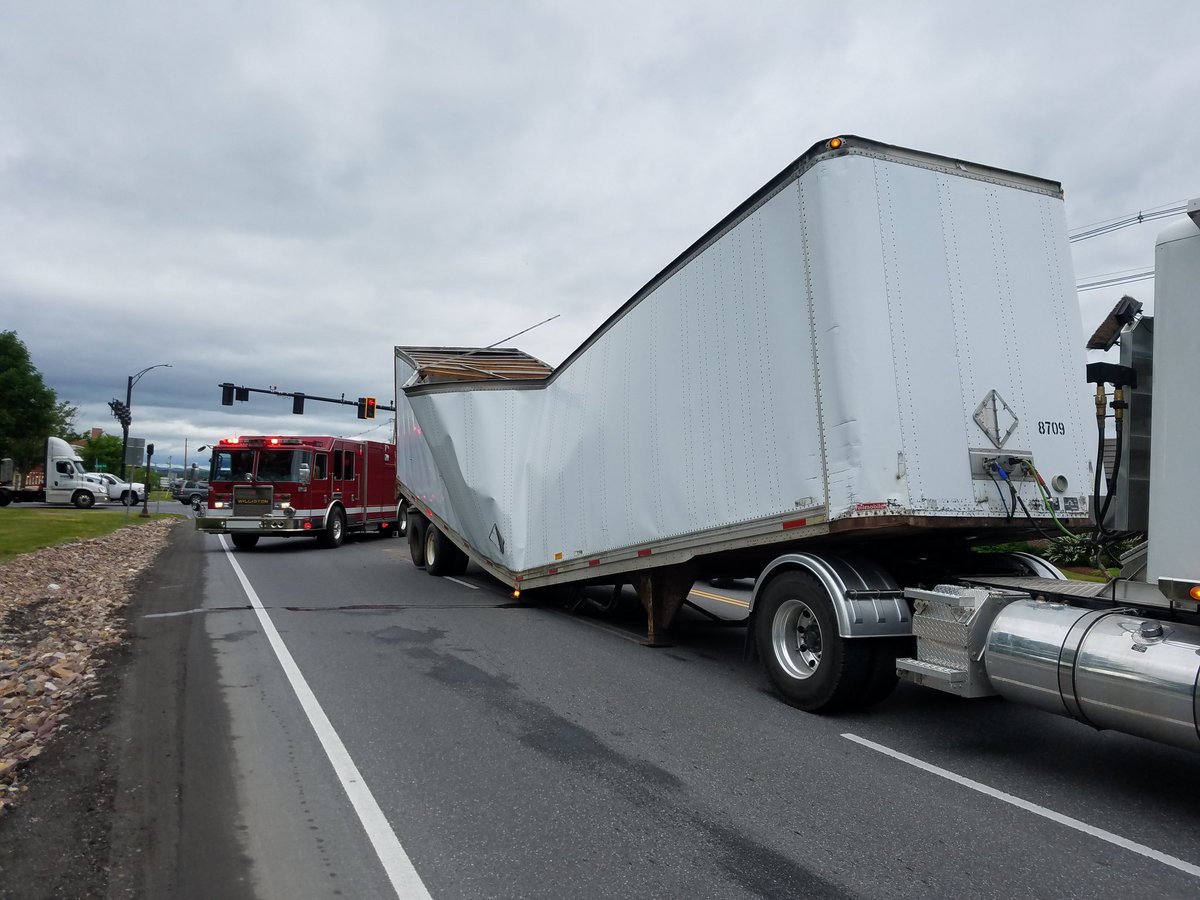 WillFireL4611's tweet photo. TRAFFIC - Significant delays expected at the intersection of St. George Rd and Marshall Ave in Williston. TT unit broken in half. Avoid the area and seek alt routes please #willistonfire https://t.co/Z2AUdPubQB