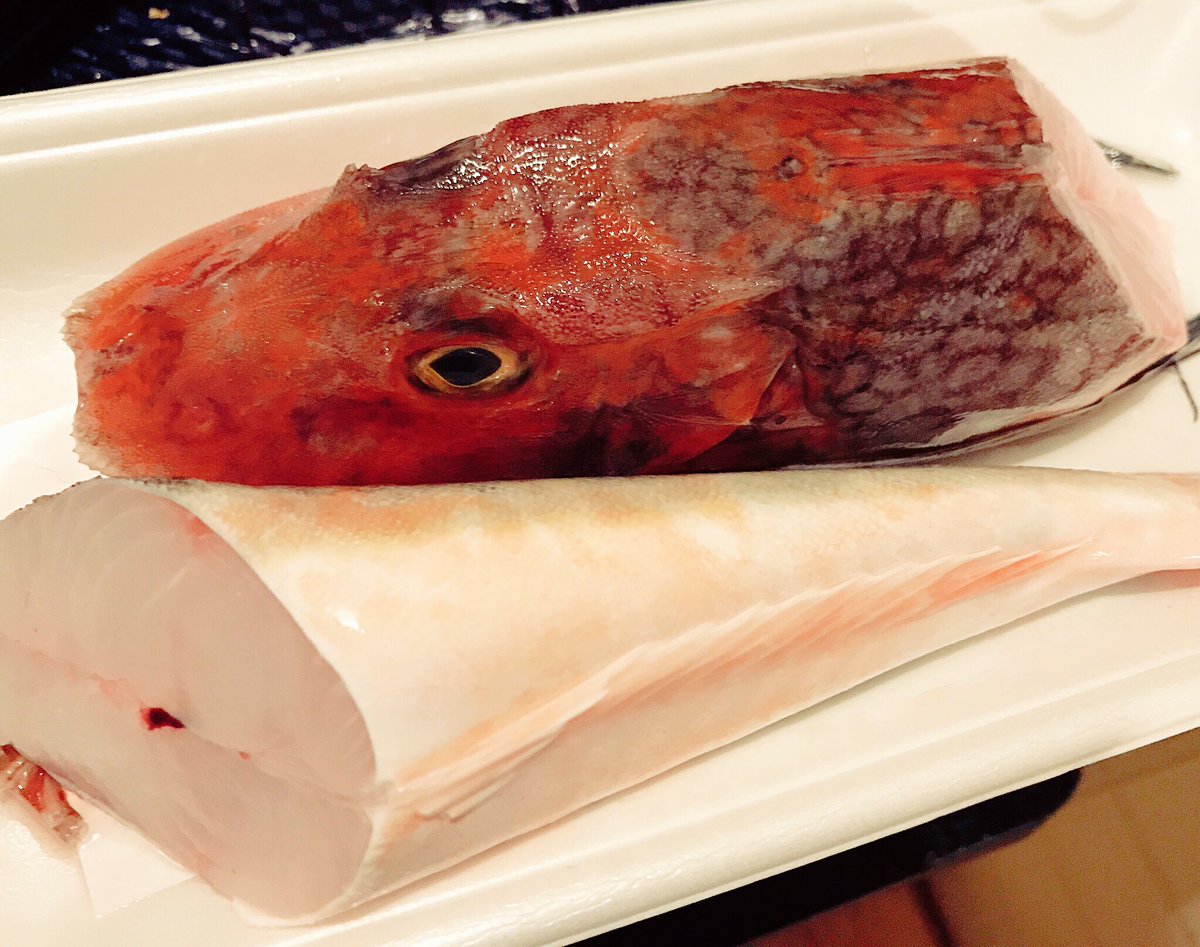 漆原 さくら スーパーでホウボウという魚がこちらを見つめていたので まるごと煮付けにしました 食べ物絵師の台所