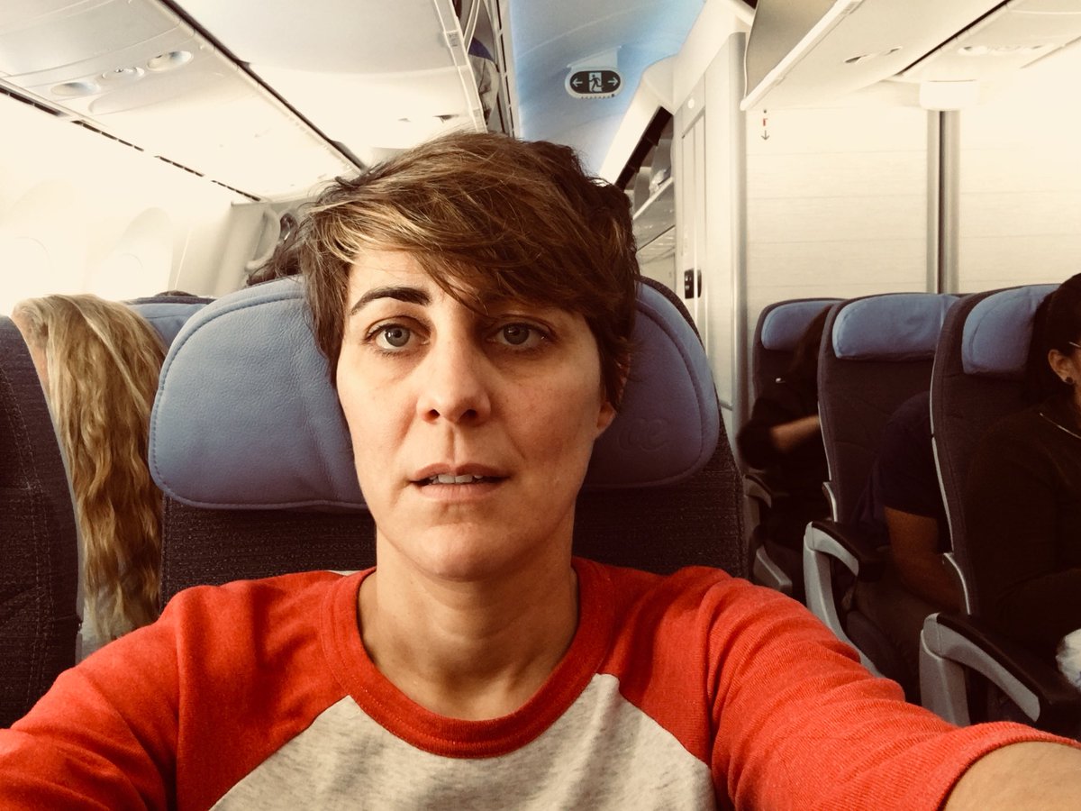 LorenaRuiz_H's tweet photo. Rumbo a Bogotá para participar en las elecciones del domingo como observadora internacional. El pais que firmó un histórico acuerdo de paz hace un año y medio tiene la posibilidad de hacer a Gustavo Petro presidente de un país tan maravilloso como hambriento de justicia social. https://t.co/0i40RO6wQM