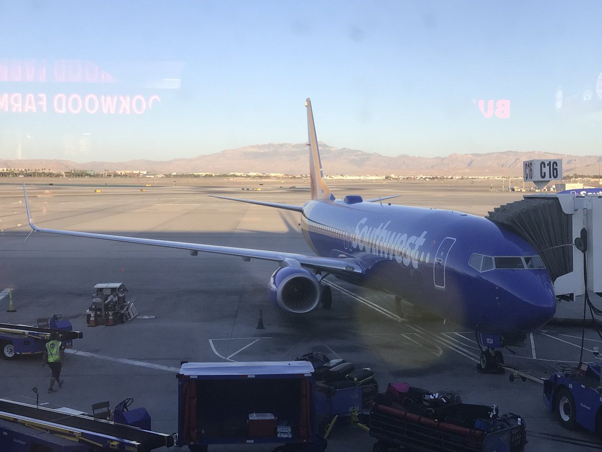 industryfireguy's tweet photo. Sunrise in Las Vegas, and @SouthwestAir flight 2262 waiting to take me back to Chicago. Always a pleasure to ride with you! https://t.co/hB0YZdm0v3