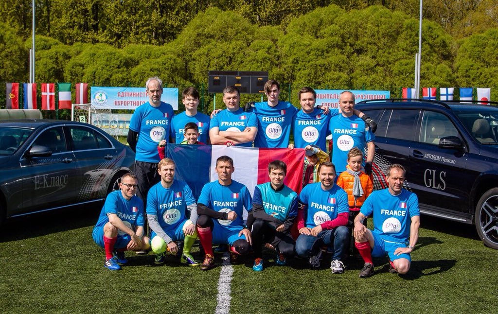 France_SPb's tweet photo. Aujourd'hui débute la #CM2018!  Bonne chance à @equipedefrance mais aussi à l’équipe🇫🇷 de StPétersbourg qui défendra ses couleurs le #17juin au Tournoi international de mini-foot entre les représentations diplomatiques #FiersdetreBleus  
Bonne Coupe du Monde à tous! Photo2017🏆 https://t.co/A7I5dlazSG