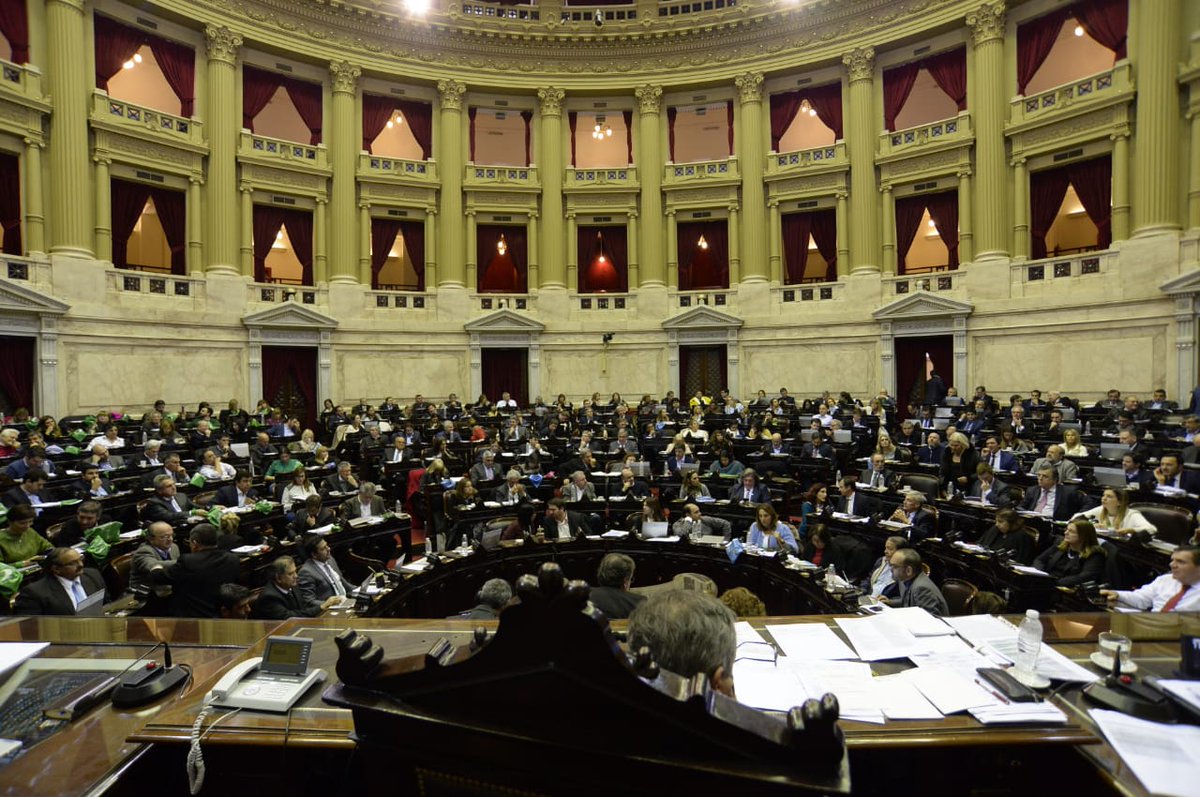 DiputadosAR's tweet photo. SE APROBÓ ✅ Con 129 votos a favor, 125 en contra y 1 abstención, se aprobó en general el proyecto de ley de interrupción voluntaria del embarazo. 

#AbortoSesiónHistórica #IVE https://t.co/NhpNzOrs4v