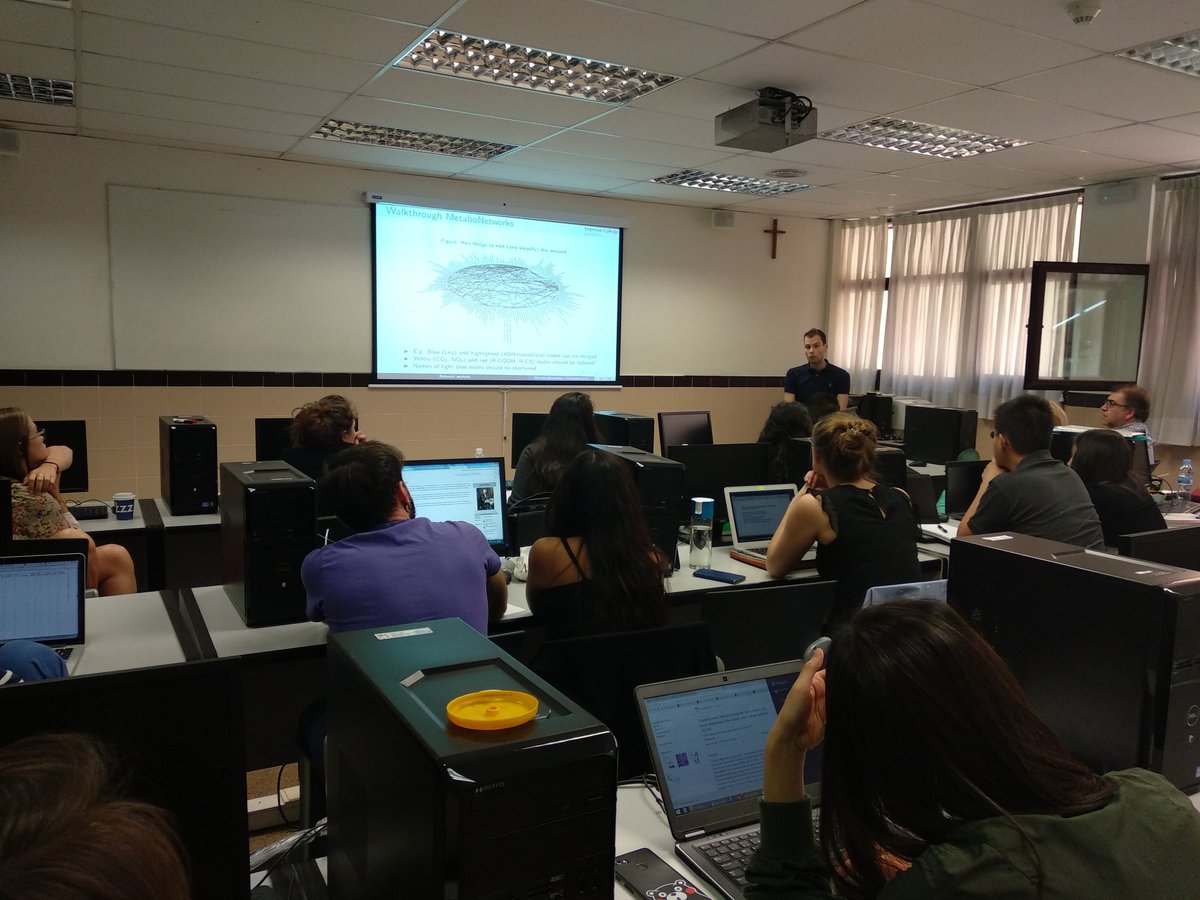 ferstolle's tweet photo. 'Linking your findings to metabolic reaction networks' by Joram Posma in the workshop  about #metabolomics in @STRATiGRAD   @metabolomicaceu + @imperialcollege at @FarmaciaCEU @USPCEU https://t.co/W4yyLkfPrb