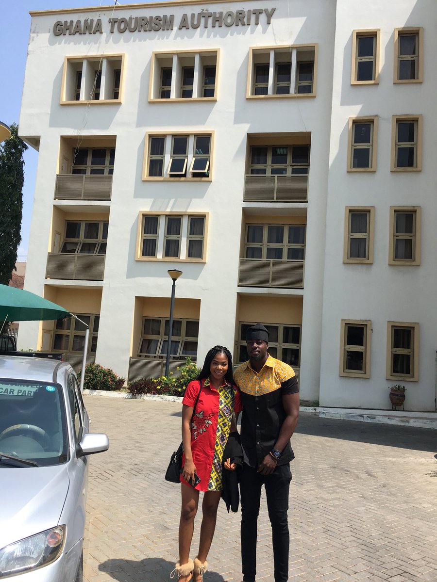 edemfarrie's tweet photo. @ghanatourismauthority with @ianwordi #moduga #ghana #tourism #Art #prints https://t.co/iKbhiGltOF