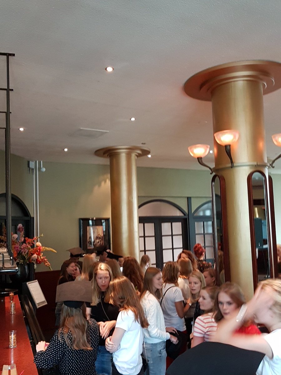 Stroomt vol! De cocktails vallen in de smaak. #graduationparty #Almelo #awtd #party <a href="/Theaterhotel/">Theaterhotel Almelo</a>