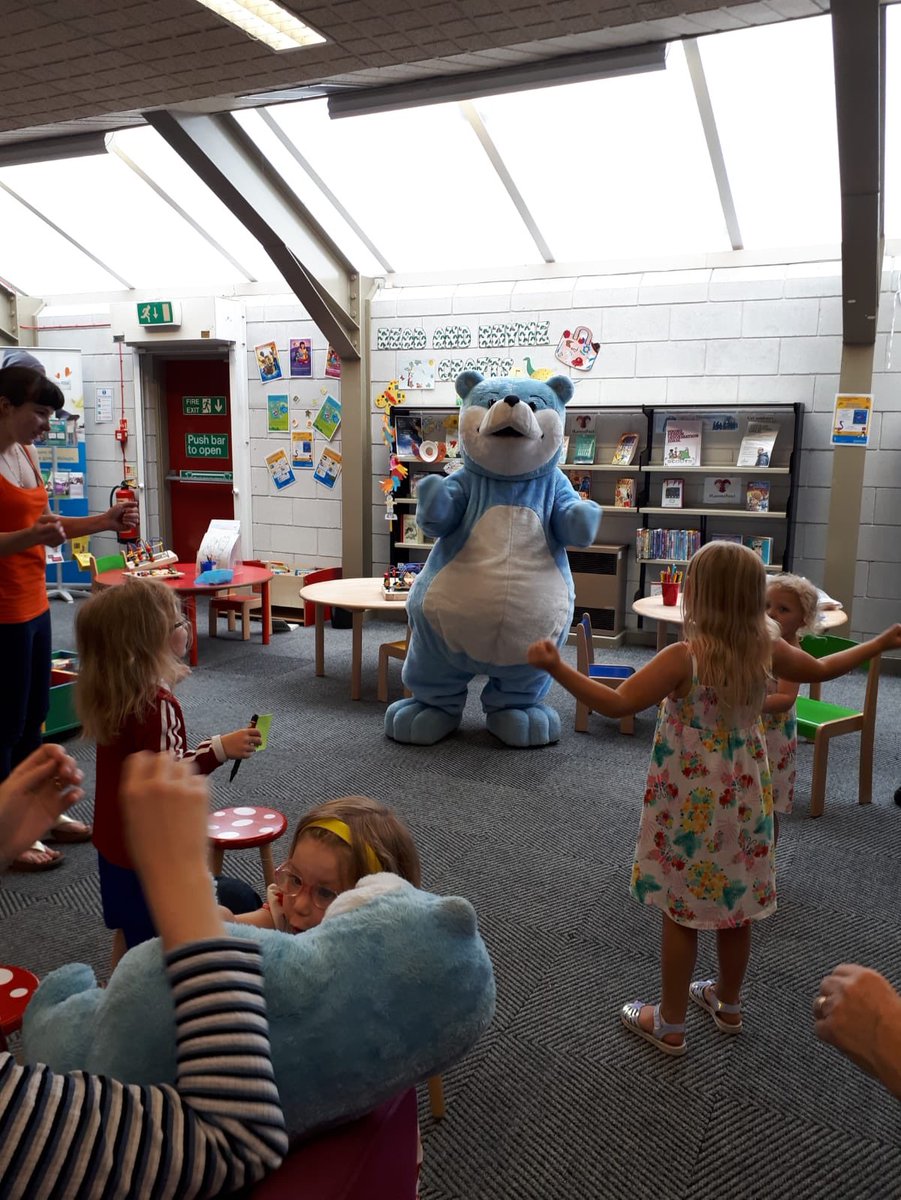 MandiB_'s tweet photo. Lovely photos of @bookstartbear @STHLibraries #ParrLibrary last week as children and parents celebrated @BookstartWeek by singing songs and reading #ABusyDayForBirds #BookstartBirdBoogie https://t.co/IqMWG6LEOT