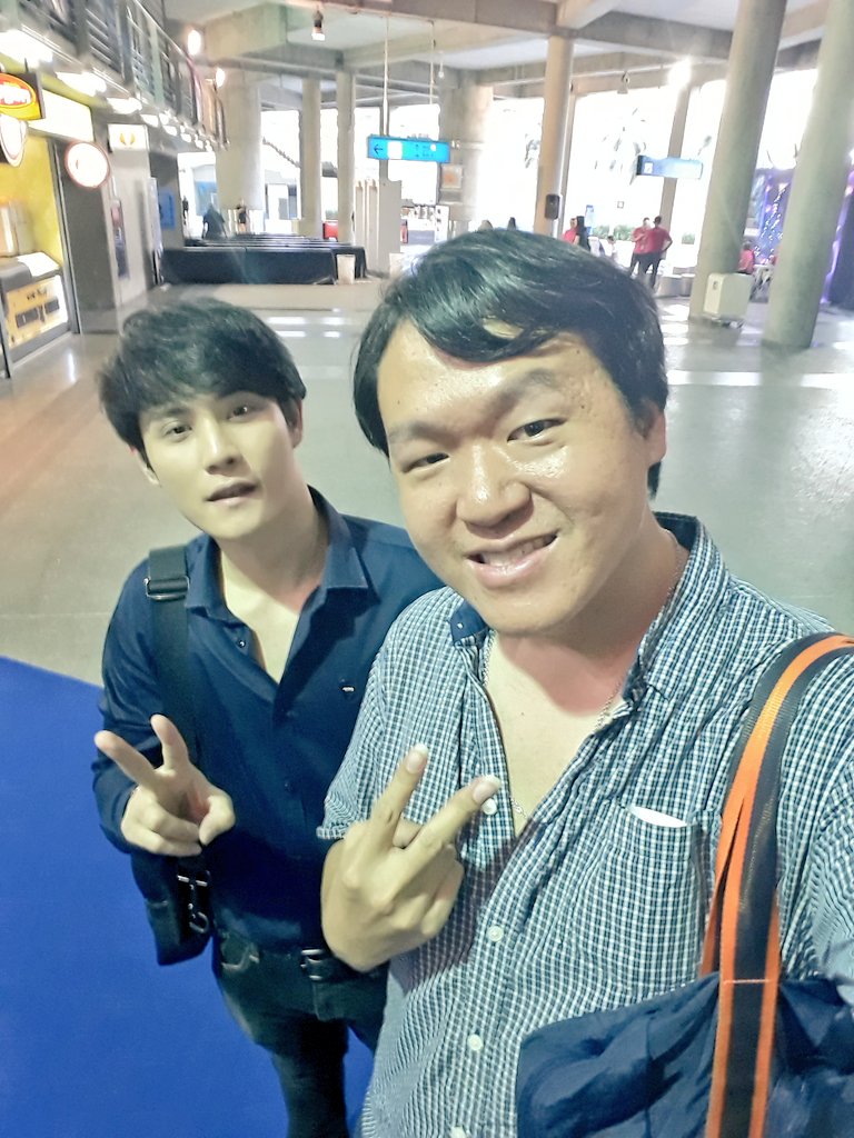 thanuchsss's tweet image. ดีใจที่ได้เจอนะ โฟกัส บังเอิญมากๆ กัสบอก ทำไม พี่ตัวสูงจัง เอ๊ะ หรือ กัสตัวเตี้ย 😅😄😎😋🤣😉 @focus_kittikun #TorukAvatar #CirqueDuSoille 😎😎😎😎😎