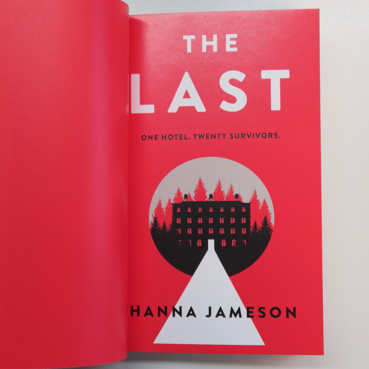 VikingBooksUK's tweet photo. We are VERY excited to reveal the cover of our limited edition early proofs for #TheLast! It’s an Agatha Christie-style murder mystery set at the end of the world, out Jan 2019. If you’re a blogger or bookseller, reply to request a copy! https://t.co/HqrXxvOlnj