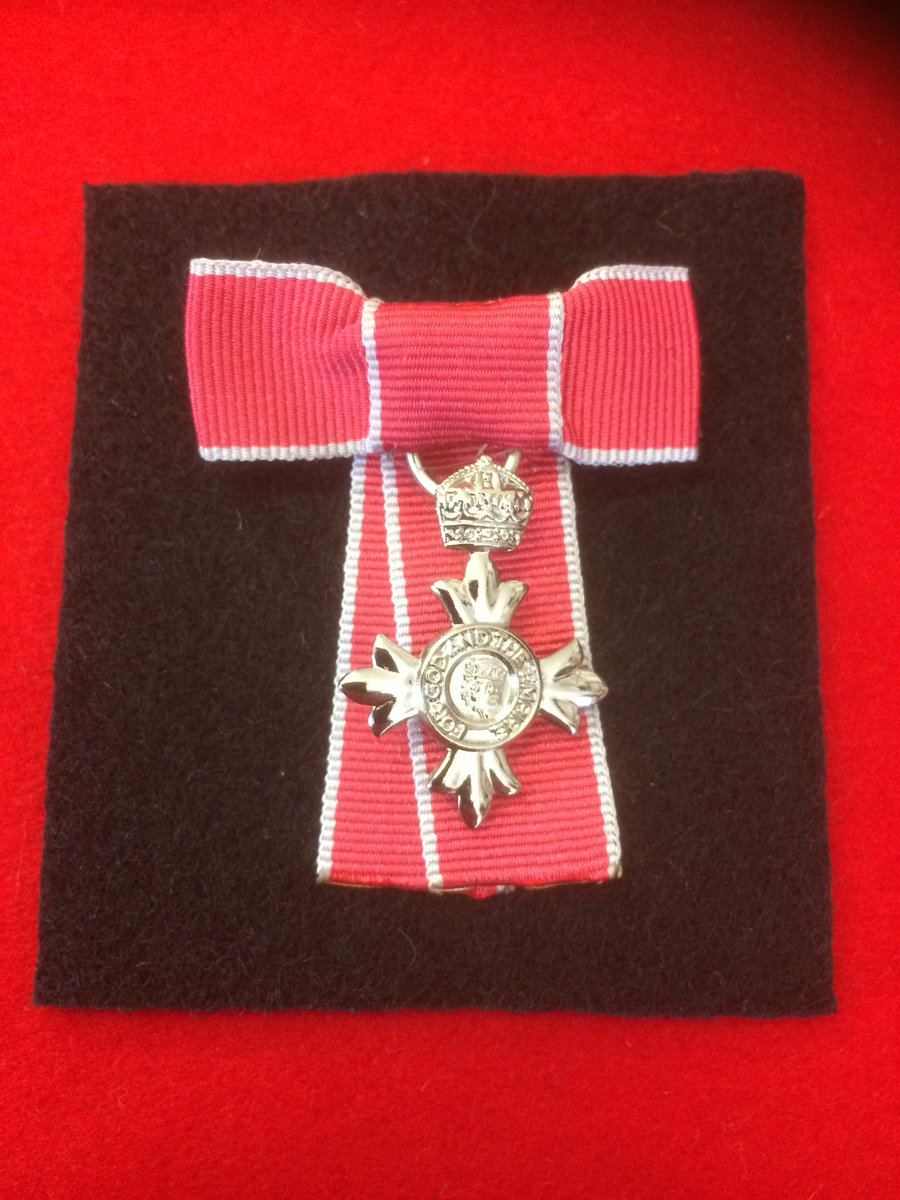 MedalsWindsor's tweet photo. Civilian Lady’s MBE Bow https://t.co/8DiOYK1pV4