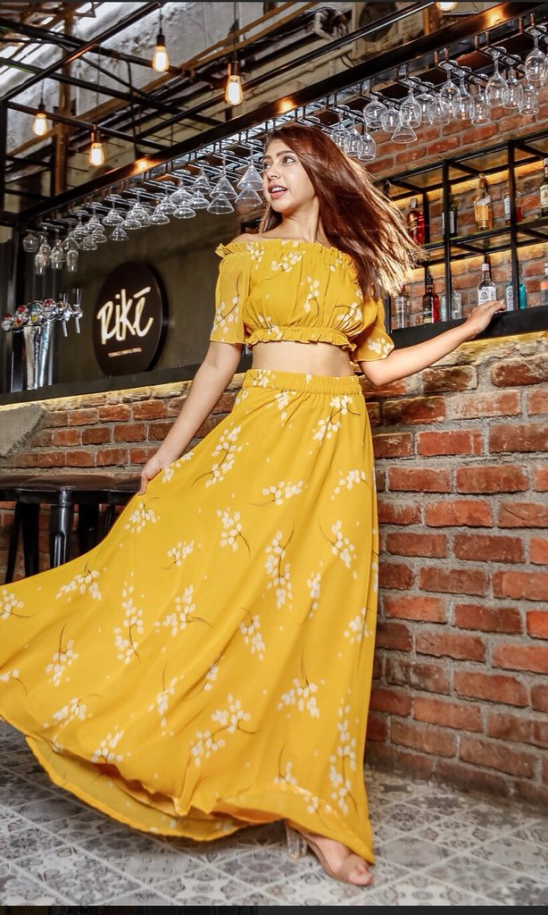 niti_taylor's tweet photo. But isn’t that what makes you who you are? You’re little insecurities and your flaws? Your passions and you’re uniqueness? You don’t need to hide yourself away like that,society makes you feel like you do; but trust me you don’t. Embrace yourself, and the world will embrace you. https://t.co/JB9LlbwooX