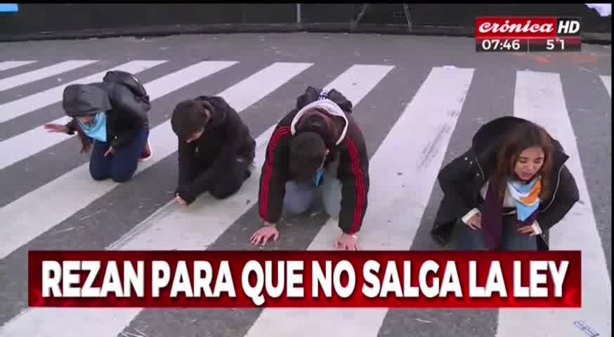 Opción A) Dios no los escuchó 
Opción B) Dios quería aborto legal Opción C) Dios no existe
KE DIFISIL BOTASION NOSIERTO?