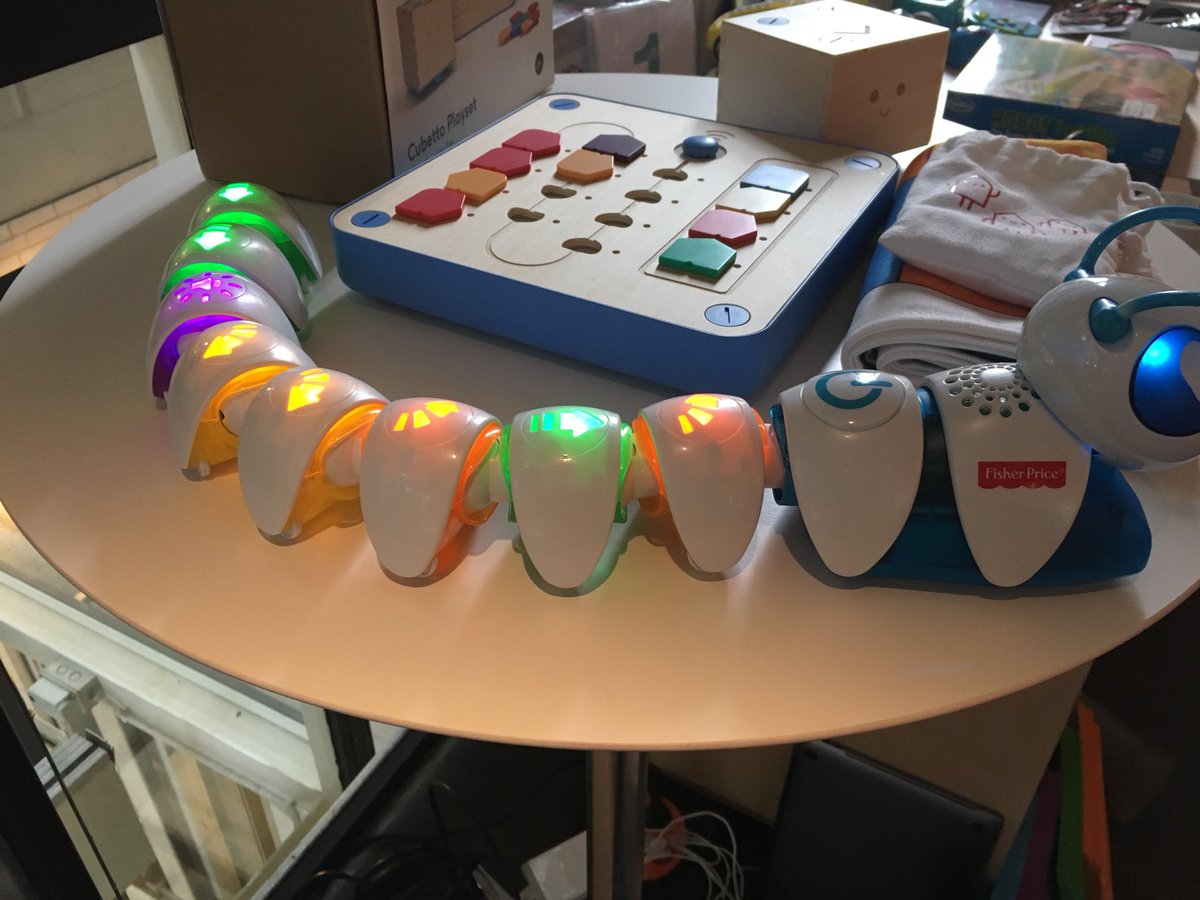 LidiSchepers's tweet photo. Veel interessants gezien en gehoord bij event #robotica #kunstmatigeintelligentie voor @Lichtenbeek https://t.co/KyTaA73pjM