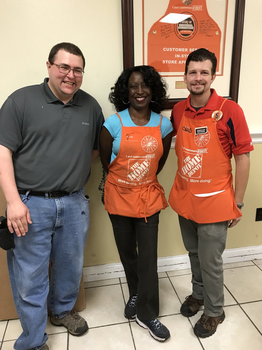 RachNFoster's tweet photo. We appreciate you Vera Little! Your focus and hard work on packing out freight and customer service is excellent. https://t.co/dpbsLGnjRS