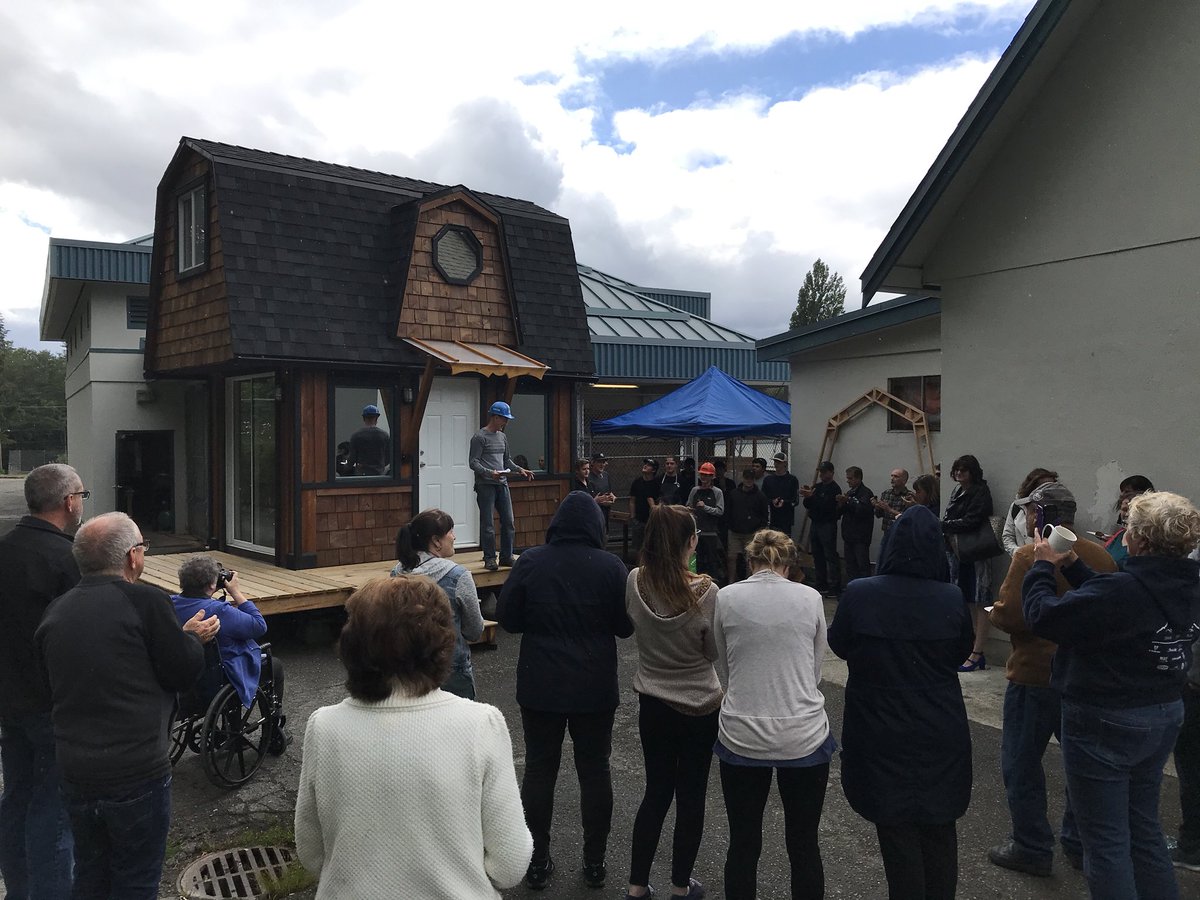 RRyangough's tweet image. Congratulations to Dale and to his LCSS construction crew on completing a beautiful tiny home.  Awesome work!  #sd79learn @larry_mattin