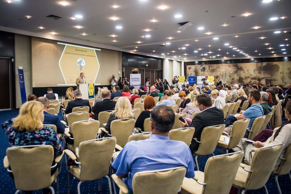 UNDPBiH's tweet photo. 📸 PHOTOS https://t.co/EjEqXTFYGo over 100 participants at the conference "The Importance of the Diaspora for BiH"by @MHHR #SwissinBiH @IOMBiH #DiasporaforDevelopment https://t.co/tx5VkdRHGR