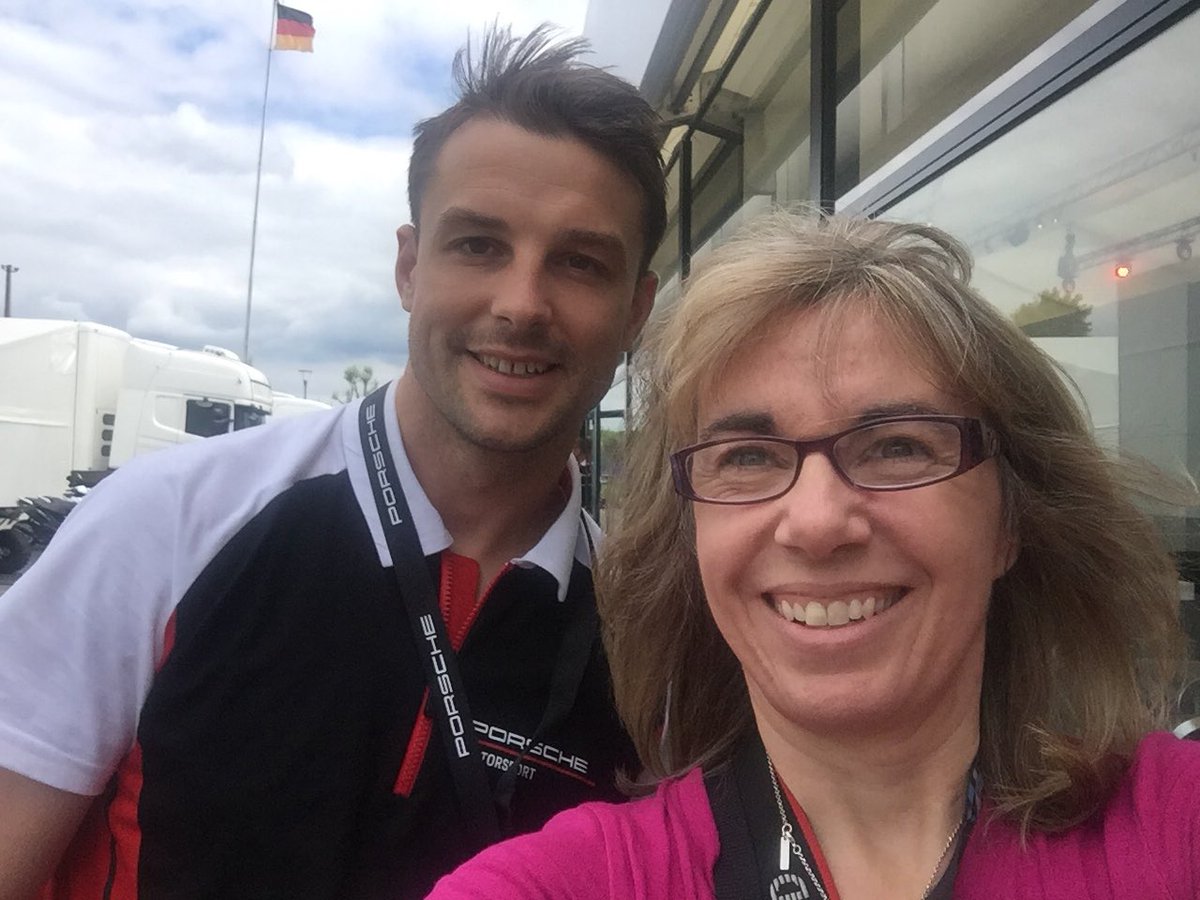 lainey_el's tweet photo. Great to see @earlbamber as always! My husband keeps missing you in the paddock... #needtomakeanappointment 😊 https://t.co/ozrNKUyJjh