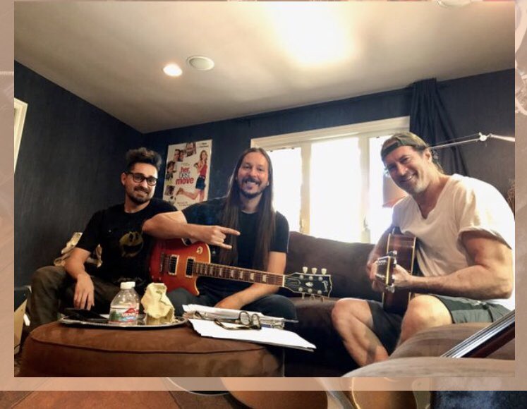 gilmoredforever's tweet photo. Another smiley rehearsal pic for @SMITHRADIO111 from https://t.co/xbqGHMsU60โค๏ธ๐ธ๐ถ #smithradio #revolutioncd #gilmoregirls #lukedanes #lukesdiner #sweetjeanie #shady #hahasong #forgottenhero #alltheway #lightsinthesky https://t.co/7YKNuxqUqZ