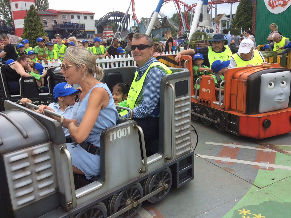 wilsonstfeed's tweet photo. #wsbees had a fantastic time at Drayton manor yesterday thank you #rotaryclub #wyldegreenrotaryclub https://t.co/KBAXB6QecB