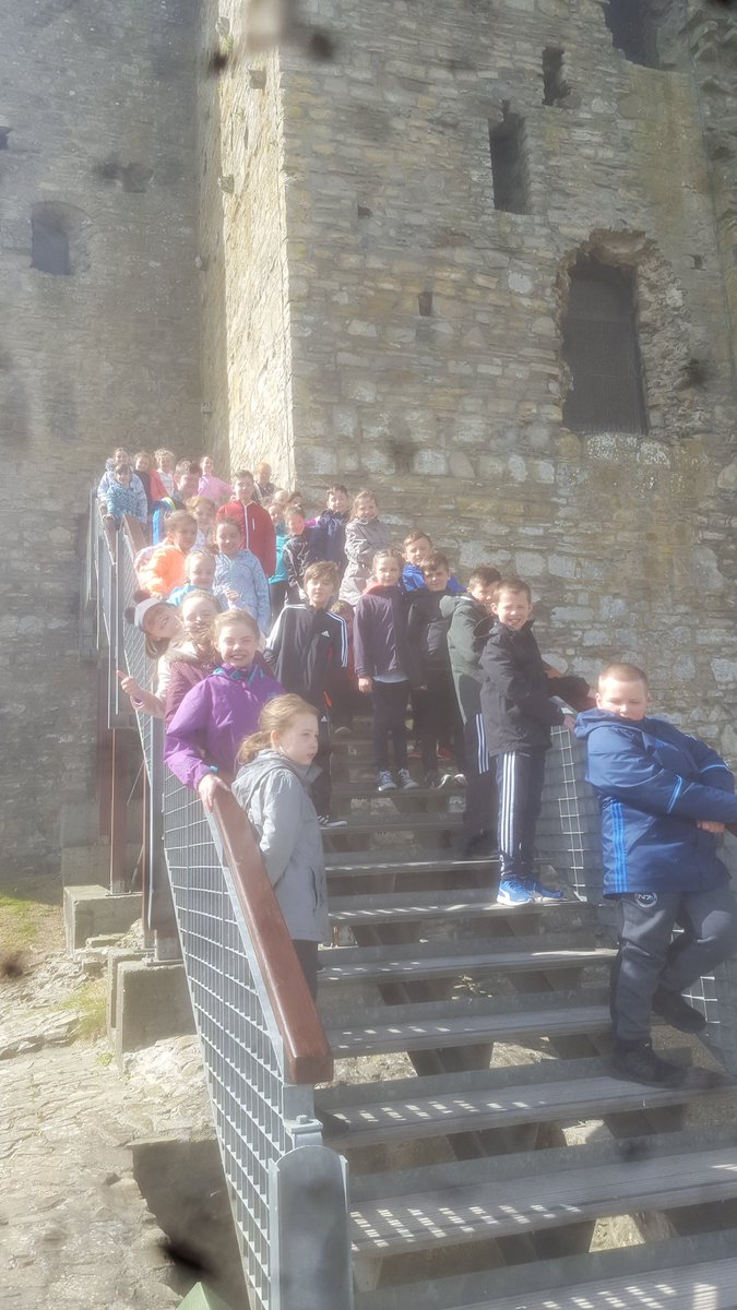 Rang 3/4 Just arrived at @trimcastleopw  on first part of school tour!
