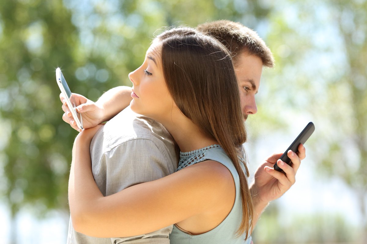 FlirtifyUK's tweet photo. What's the best way to get to know someone in this digital age of computers, phones and social media? >> https://t.co/mmsOrPJKB2 https://t.co/vYQwtr72Zw