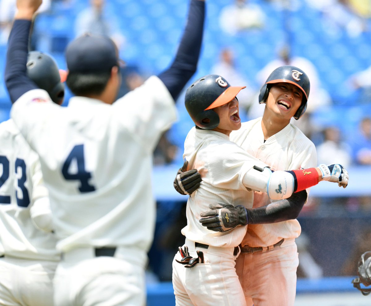 nikkan_tohoku's tweet photo. #全日本大学野球選手権 は14日、準々決勝が行われ、#東北福祉大（#仙台６大学）が #白鷗大 を延長10回タイブレークの末に２―１で振り切って、14年ぶりの準決勝に進出です。１番 #吉田隼 外野手（４年＝#国士舘）が初回に初球先頭打者���塁打を放ち、10回無死満塁ではサヨナラ中犠飛を放ちました https://t.co/Jj32BnEfyY