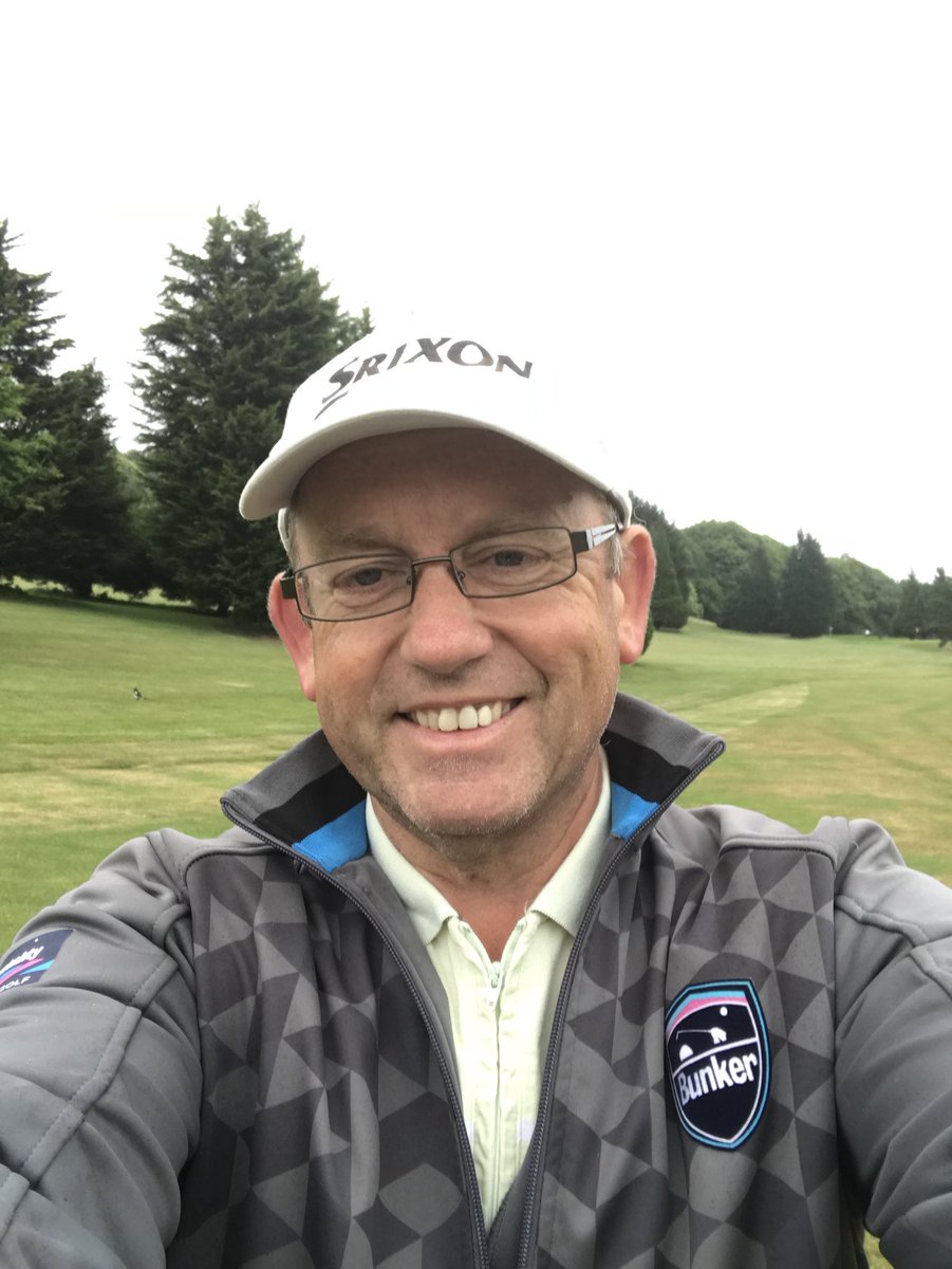 Scobbert's tweet photo. I think #Hector is blowing thru the #Chilterns @HazlemereGolf at least we are off the #yellowtees #itsalongwaybackonthesecond #TEAMBUNKER @GolfingSwingers @SrixonEurope @BunkerStyle #golfie https://t.co/3NqsCADdSn