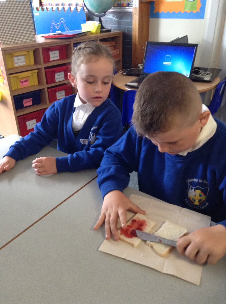 Year1CLSP_CE's tweet photo. Using instructional language to tell our friends how to make a jam sandwich. @ChesterleStCofE https://t.co/zyCq2IYjSu
