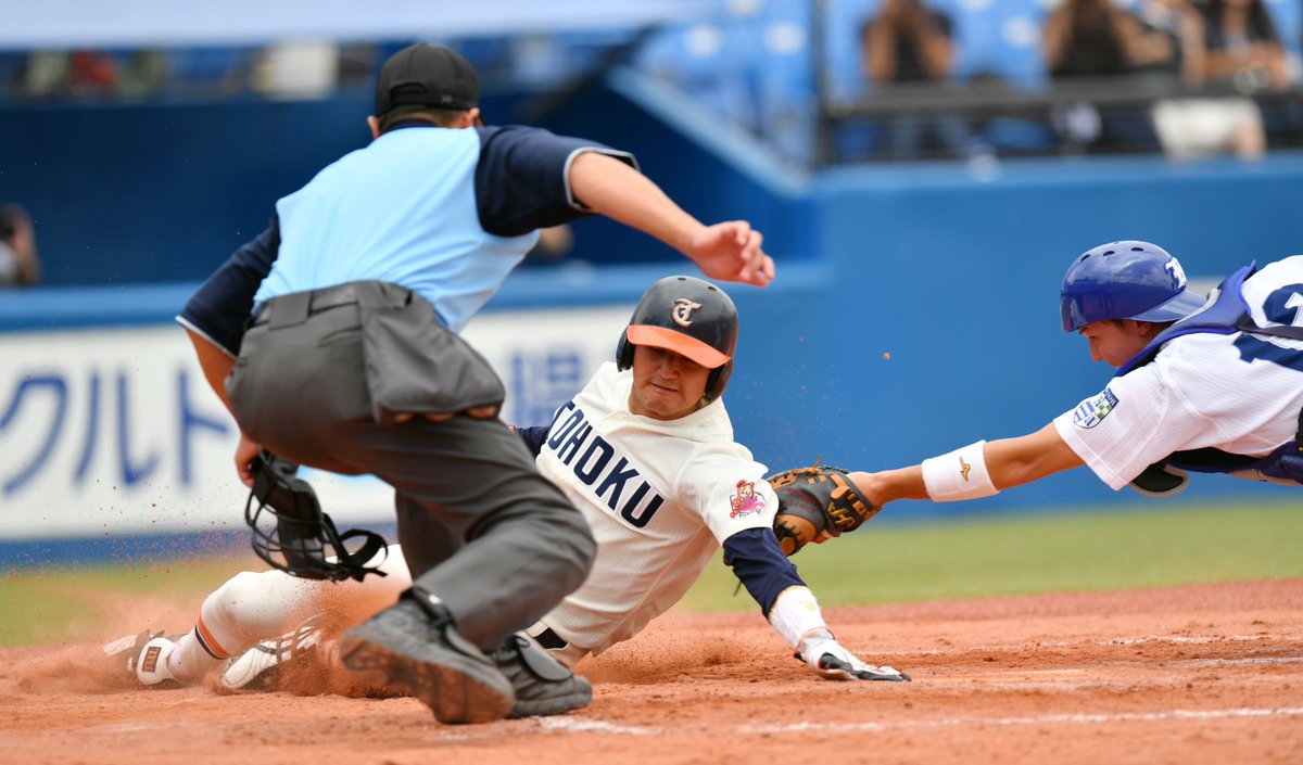 nikkan_tohoku's tweet photo. #全日本大学野球選手権 は14日、準々決勝が行われ、#東北福祉大（#仙台６大学）が #白鷗大 を延長10回タイブレークの末に２―１で振り切って、14年ぶりの準決勝に進出です。１番 #吉田隼 外野手（４年＝#国士舘）が初回に初球先頭打者���塁打を放ち、10回無死満塁ではサヨナラ中犠飛を放ちました https://t.co/Jj32BnEfyY