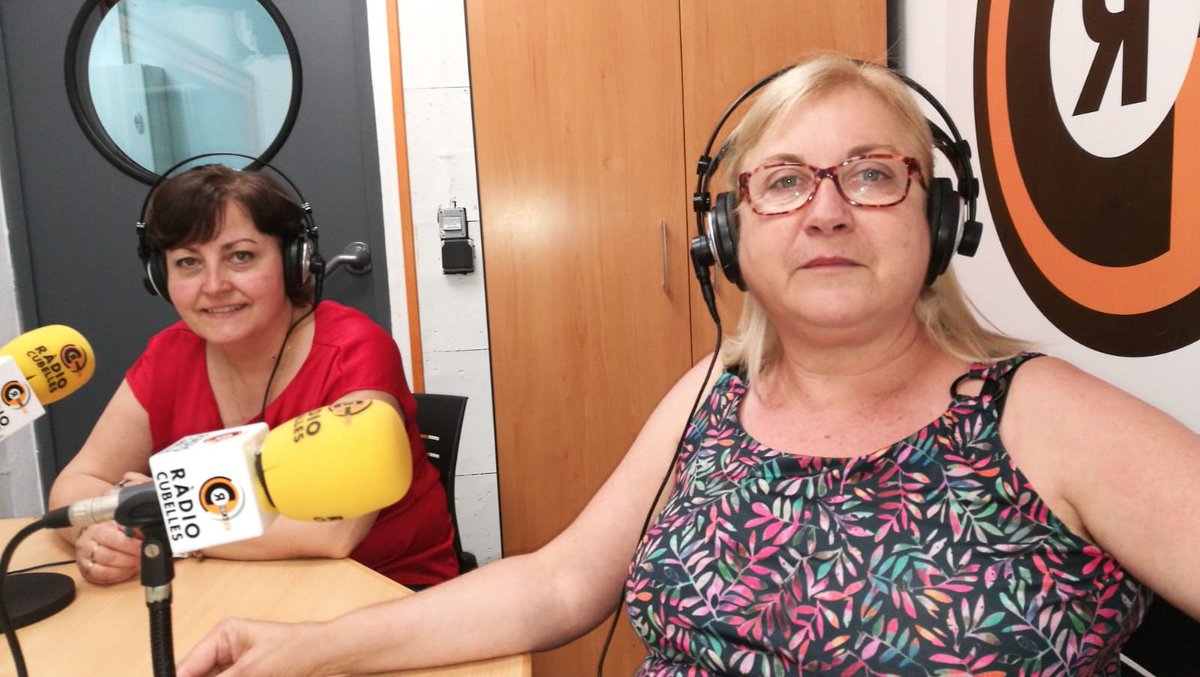 eapcubellescun's tweet photo. Ja som a @Radio Cubelles!!
Esther Díaz, Pilar Contamina i  @AliciaBlancoD   presenten la nostra “Consulta de resolució Dermatològica” i donen consells de fotoprotecció per prendre el sol de forma segura.
#CAPcubelles #CAPcunit https://t.co/ltizpdqqnj