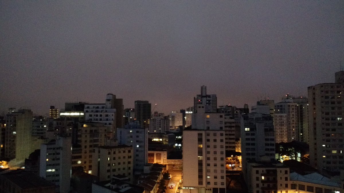 tatipaim's tweet image. São Paulo, 06:25. Parece que hoje não vai amanhecer. Volte a dormir. #avisei