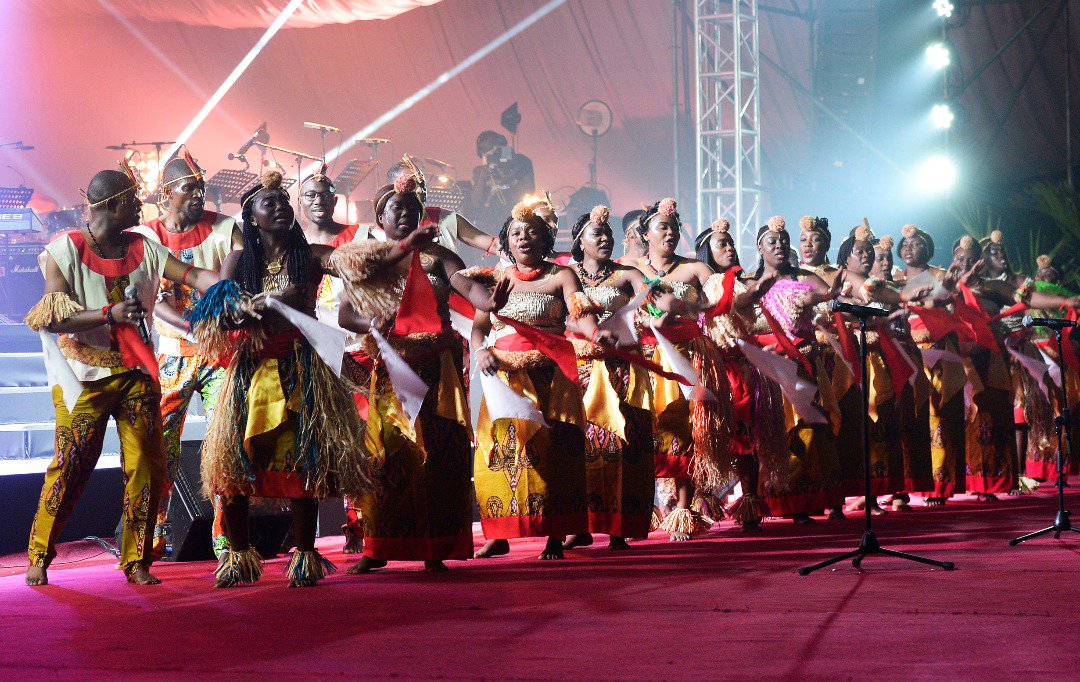 Sylviabongo's tweet photo. Le groupe « Le chant sur la Lowe » participe à la promotion de notre patrimoine à travers le monde. C’est donc avec un immense plaisir que le @PresidentABO et moi-même avons décidé de les soutenir. Notre richesse culturelle est une source de fierté que nous nous devons valoriser https://t.co/ne9oTAbUko