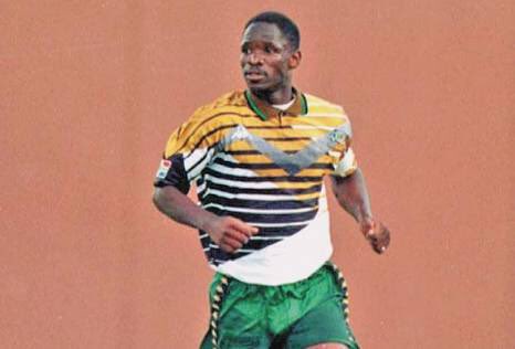 BigWordKomphela's tweet photo. #TBT to when I captained Bafana Bafana. When we were Kings 👑 #ThrowbackThursday #FifaWorldCup2018 https://t.co/QLcgBfhKK4