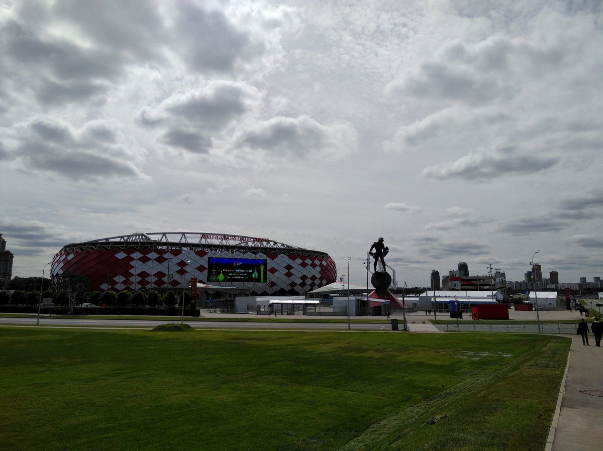 Legendsstadium スパルタク スタジアム到着 美しい 開幕戦のルジニキと間違えて来たわけじゃないですよ 今日ルジニキに記者idカードを取りに行くと 大混雑かなーと あえてね Kaizokuhide W杯