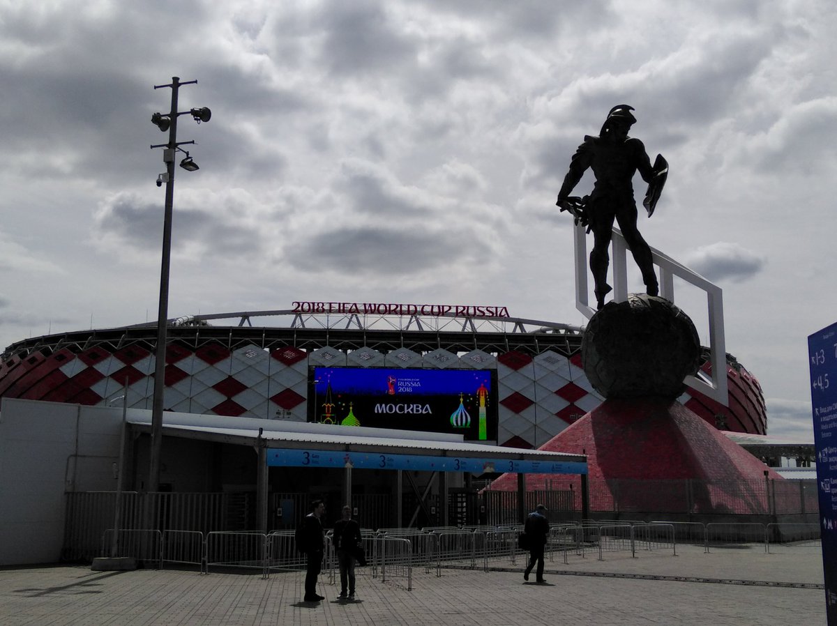 Legendsstadium スパルタク スタジアム到着 美しい 開幕戦のルジニキと間違えて来たわけじゃないですよ 今日ルジニキに記者idカードを取りに行くと 大混雑かなーと あえてね Kaizokuhide W杯