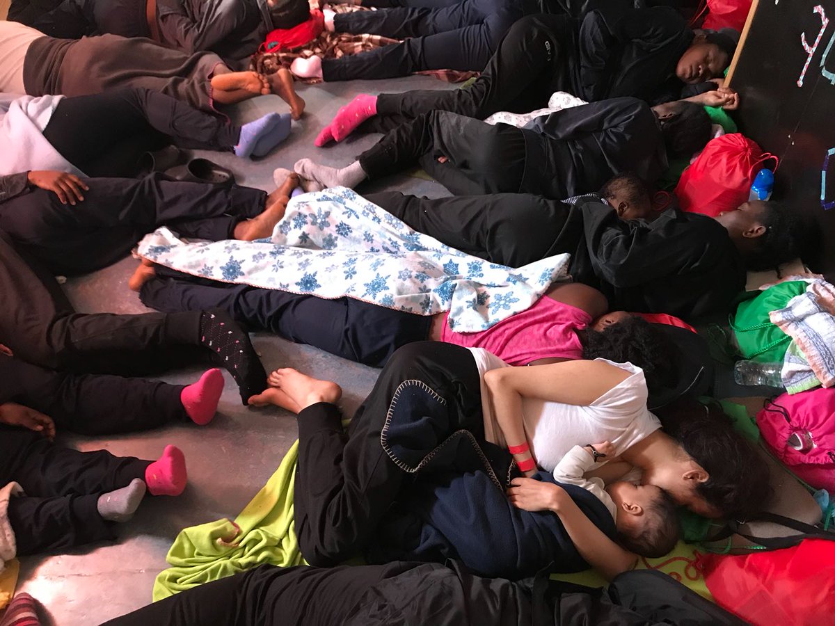 UPDATE #Aquarius: il nostro team sta facendo il massimo per assistere le persone a bordo. Molti #migranti e #rifugiati hanno sopportato livelli allarmanti di violenza e sfruttamento in #Libia e durante il viaggio dai loro paesi d'origine.