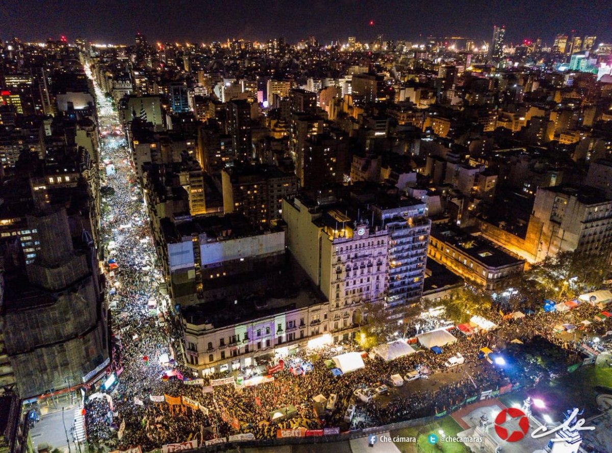 Misnooper's tweet photo. Argentina ha trasladado el verde al mundo entero!!! #argentinadicesialaborto #AbortoLegalYGratuito #elmundoconargentina #yodecido #AbortoSeraLey #argentinaestamosconvosotras #verdeunion https://t.co/O0SMc1FKWJ