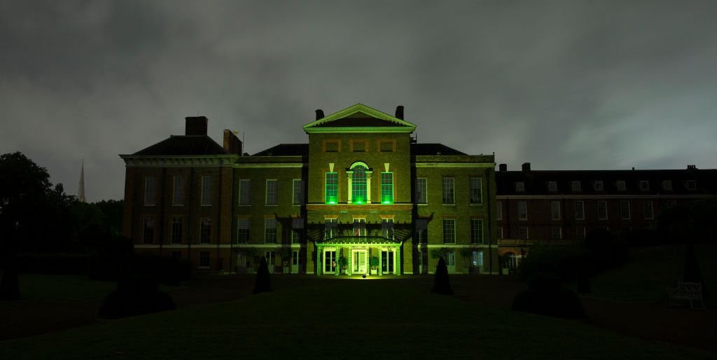 BazaarUK's tweet photo. Kensington Palace glows green to mark one year since the devastating fire at Grenfell Tower https://t.co/v8RBCGGymK https://t.co/SRNmsXQj2f