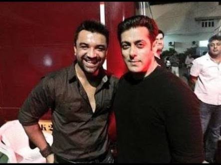 AjazkhanActor's tweet photo. The Badshah of Bollywood Shahrukh Khan 
truly knows how to turn films into celebrations &amp; what better company alongside the Bhaijaan Salman Khan himself.
#ZeroCelebratesEid 
Allah Bless You 😍 https://t.co/pTWwngD2Kh