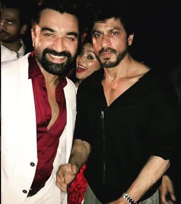 AjazkhanActor's tweet photo. The Badshah of Bollywood Shahrukh Khan 
truly knows how to turn films into celebrations &amp; what better company alongside the Bhaijaan Salman Khan himself.
#ZeroCelebratesEid 
Allah Bless You 😍 https://t.co/pTWwngD2Kh