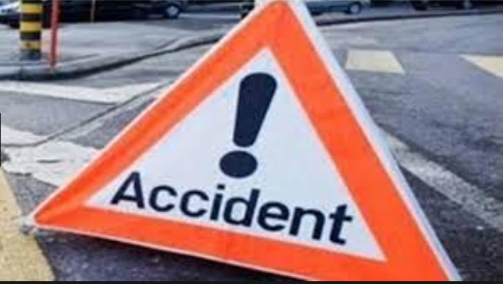 InfoRouteGard's tweet image. suite à l'accident d'un PL sur la #RD986L la circulation est actuellement interrompue  le temps de dégager le véhicule, une déviation par Aramon/RD2 direction Beaucaire et par la RD126 direction Montfrin, merci de votre patience, nos agents sont sur le terrain