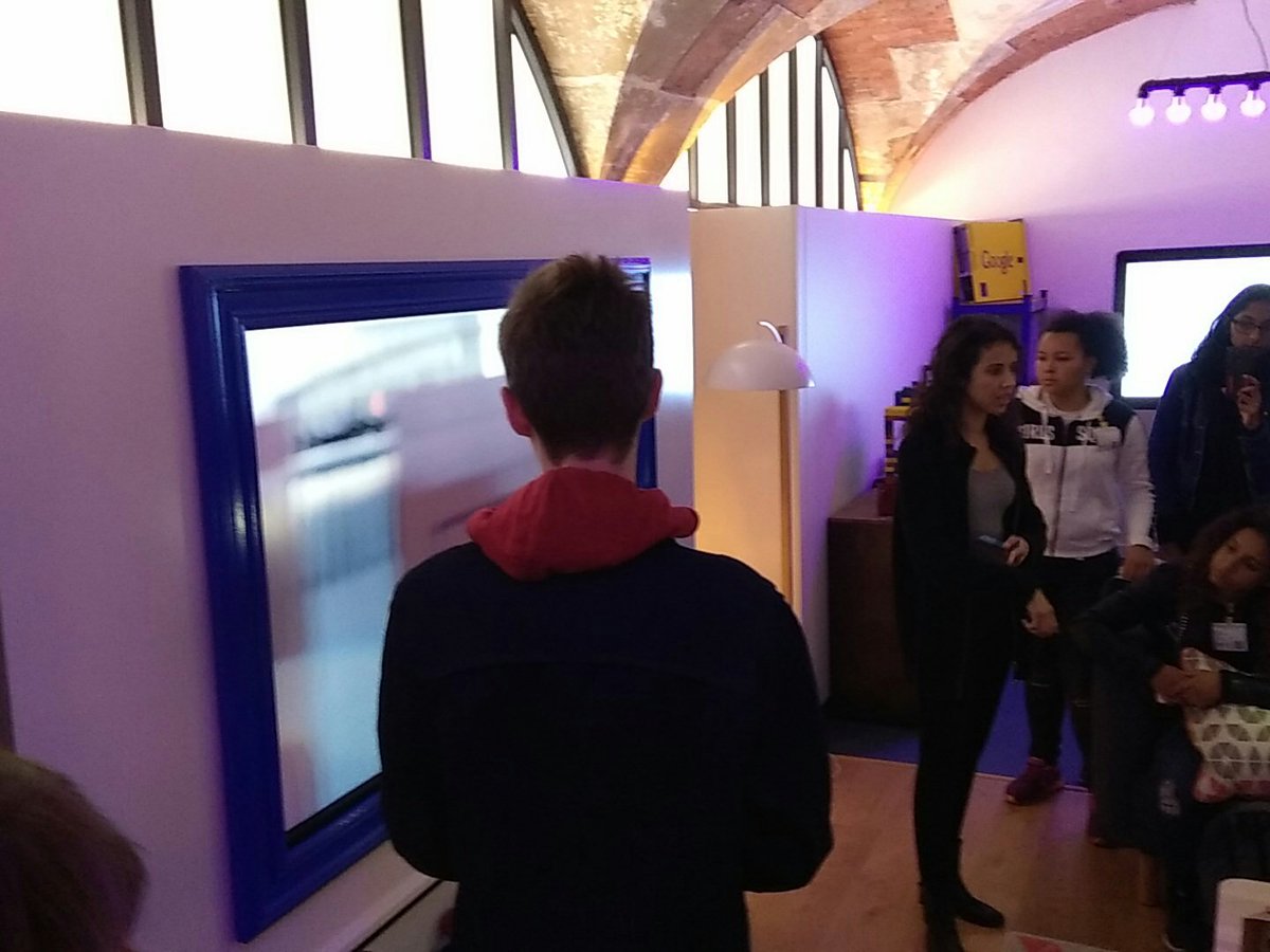 CTorossian_Off's tweet image. La veste connectée ce matin chez @GoogleFR pour le stage #MathC2+ de @Academie_Paris  @GillesPecout