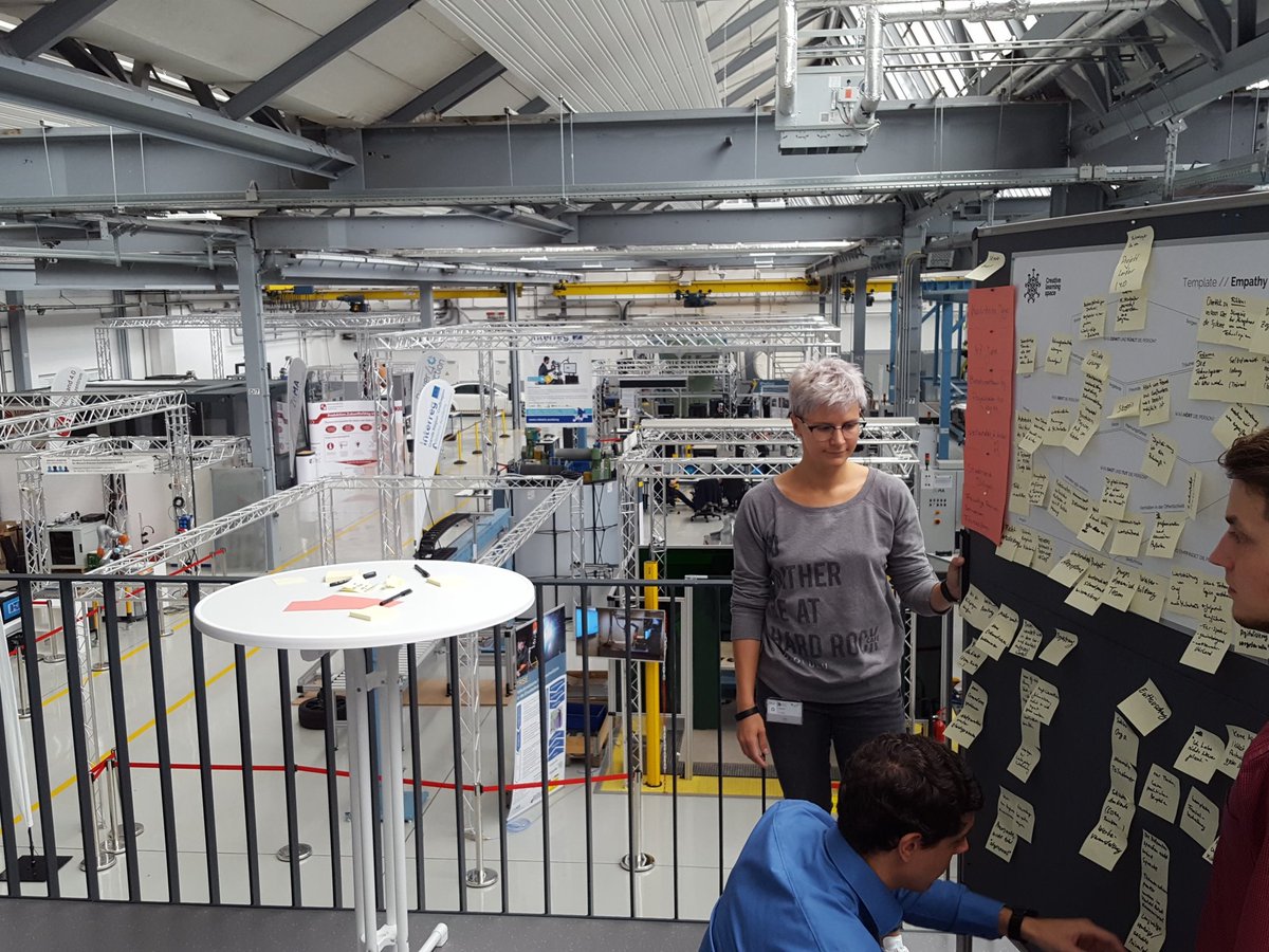 EnjoyCLS's tweet photo. 2. Tag mit dem #Mittelstand 4.0 #Kompetenzzentrum #Saarbrücken 

When Robotik meets Storycubes ...

#innovation #kmu #creativelearningspace https://t.co/uMO0t9hJKZ