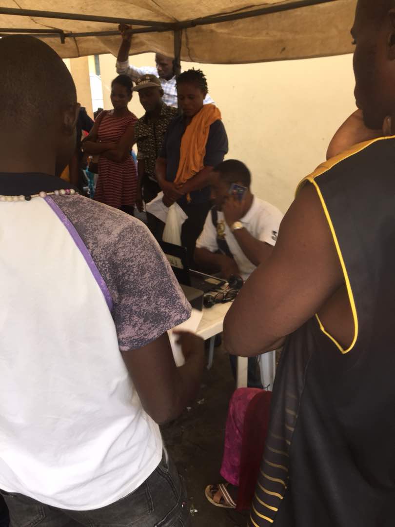 EiENigeria's tweet photo. There are more than 60 persons waiting to be attended to & there is only one @inecnigeria official on the ground.
#CVRUpdate
#RSVP https://t.co/zUebkqxac6