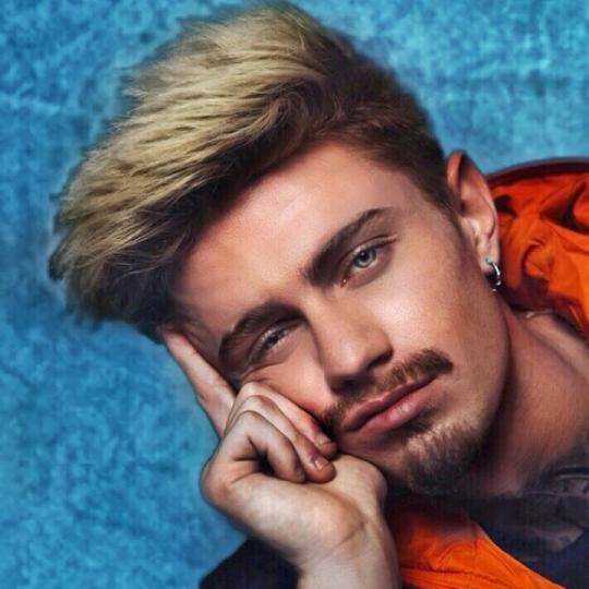 🙌 YASSS It's time for a great show Bryce Bieniek:Let’s Get LIT 🔥 #Co https://t.co/DTqoySgOx3 https://t.co/0zThI43k9g