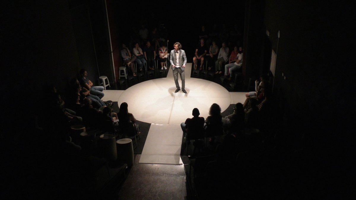 ESADIB's tweet photo. Alumnes de l'@ESADIB representant “Pommerat”, a l’auditori de l’escola #ESADIB #Pommerat #Teatre #ArtsEscèniques https://t.co/HhAfFoAMO9