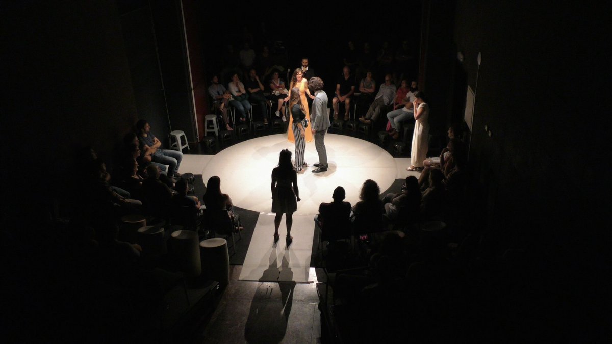 ESADIB's tweet photo. Alumnes de l'@ESADIB representant “Pommerat”, a l’auditori de l’escola #ESADIB #Pommerat #Teatre #ArtsEscèniques https://t.co/HhAfFoAMO9