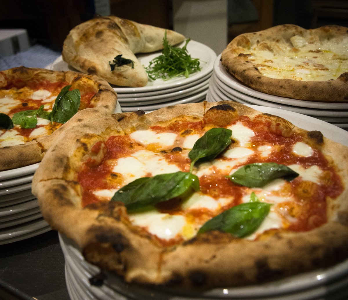 Treat yourself to our delicious pizza today!  We use the best ingredients including Caseificio Barone buffalo mozzarella and Molino Quaglia stone pressed flour.  #Pizza #FarmToForm #Italian #GoodFood
wallacewinebars.ie RT