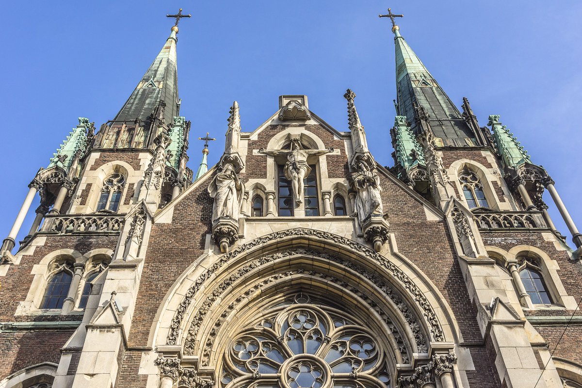 If you arrive in Lviv by train, neo-gothic church of Sts. Olha and Elizabeth will be one of the first landmarks to see on your way to the city center 👌
