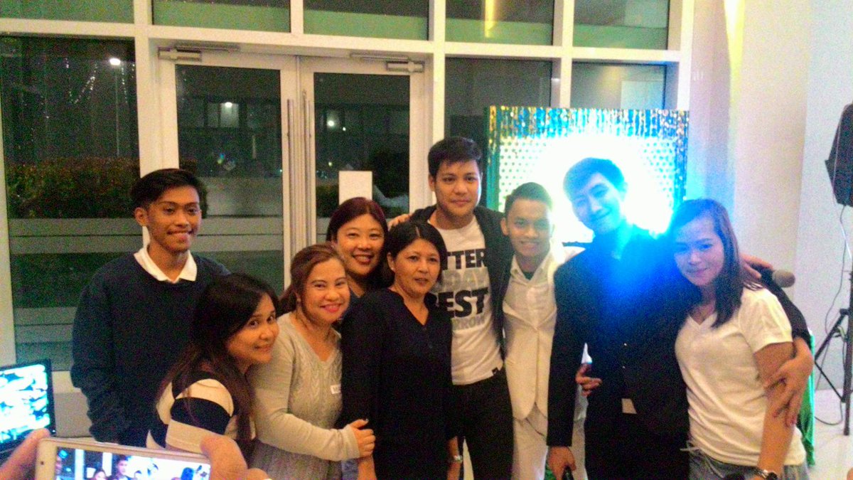 crlsmgl30's tweet photo. My 2nd Family👪💕
#REGGIEnatics
#Meet&Greet https://t.co/8mChCpQsWV