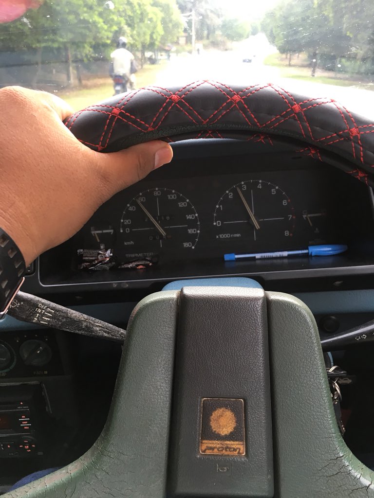 agak agak kereta logo "P" ni ad orang nak naik tak?🤭